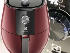 Fritadeira Elétrica sem oleo Electrolux Airfryer 4L 8 receitas pré-sugeridas desligamento automatico cesto removivel 1400W EAF31 vermelho escuro 220v por Rita Lobo