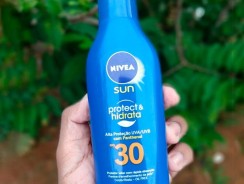 NIVEA SUN Protetor Solar Protect & Hidrata – FPS 30, alta proteção UVA/UVB, resistente à água, hidratação prolongada, fórmula não oleosa e de rápida absorção – 125ml