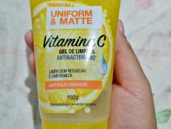 Gel de Limpeza Facial Antibacteriano Garnier Uniform & Matte Vitamina C Antioleosidade, 150ml