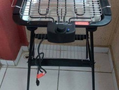 Churrasqueira Elétrica Cadence Pratic Taste II GRL852 com Suporte e Controle de Temperatura