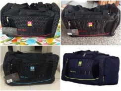 Sacola de Academia YS01040PV , Tam 24” em Poliéster, Alças Transversal, De Mão e De Ombro, Bolsos Laterais e Frontal, Preto c/ vermelho – Yins Brasil